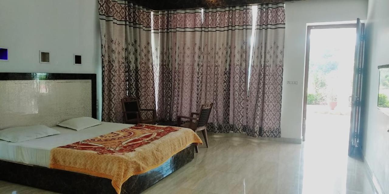 Hotel Radha Rani Mahal Khajurāho Esterno foto