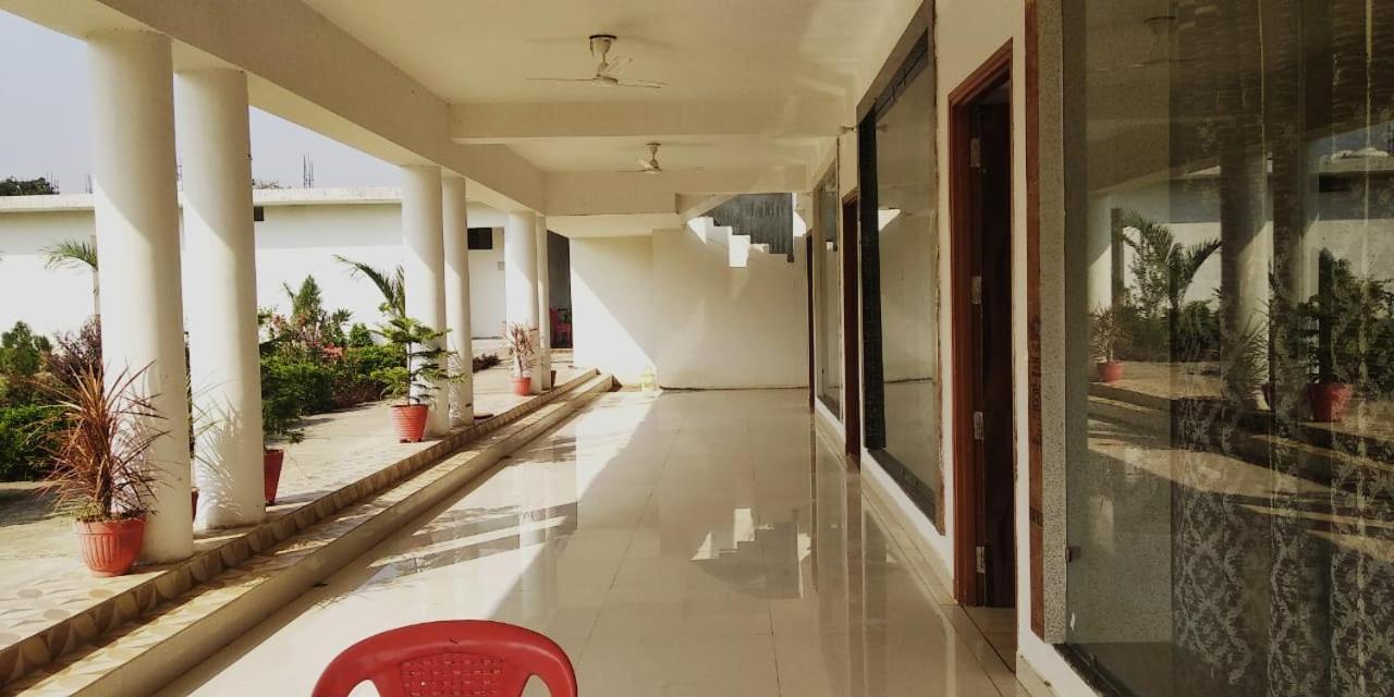 Hotel Radha Rani Mahal Khajurāho Esterno foto
