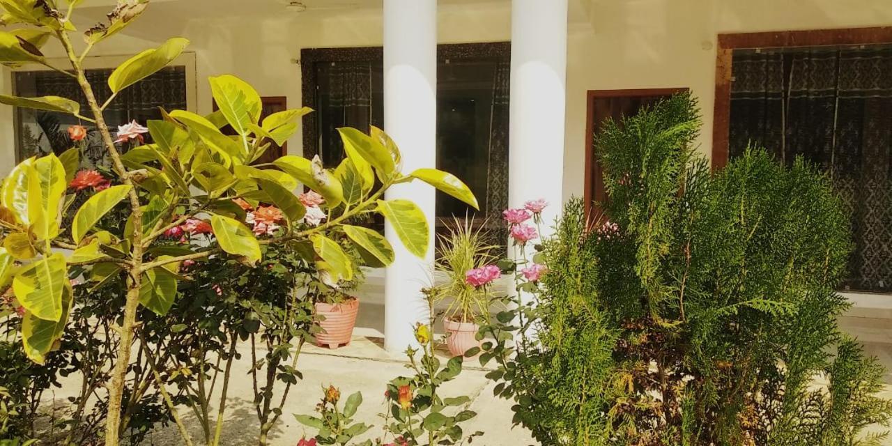Hotel Radha Rani Mahal Khajurāho Esterno foto