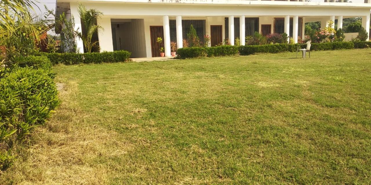 Hotel Radha Rani Mahal Khajurāho Esterno foto