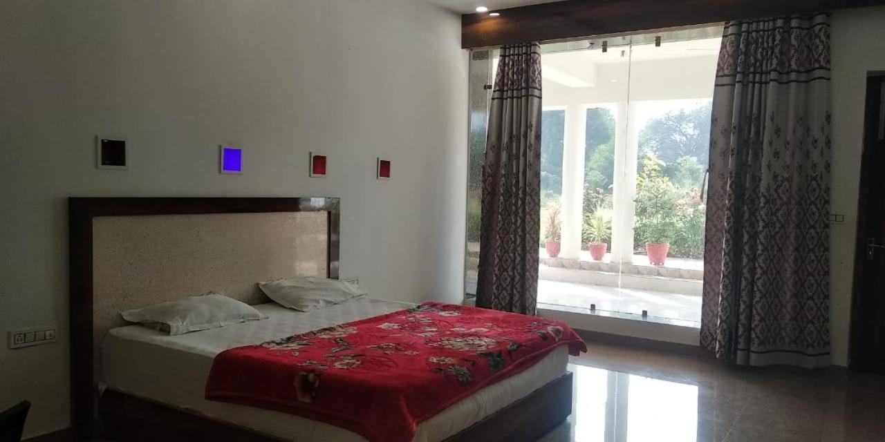Hotel Radha Rani Mahal Khajurāho Esterno foto