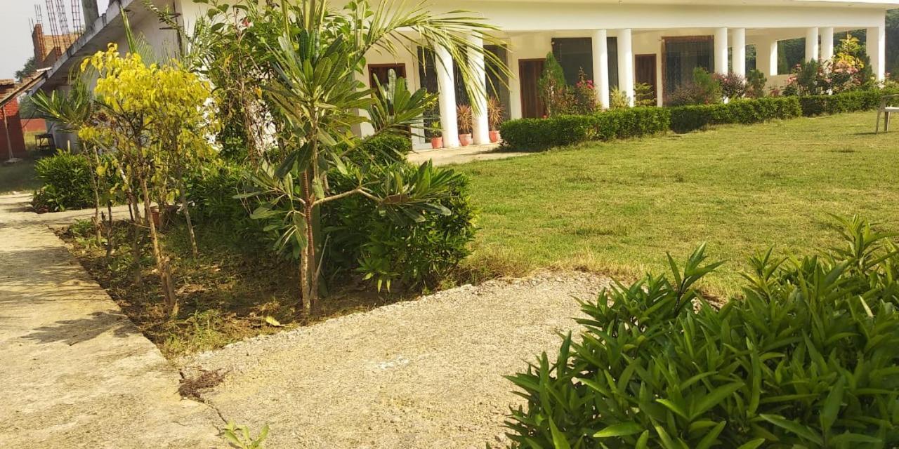 Hotel Radha Rani Mahal Khajurāho Esterno foto