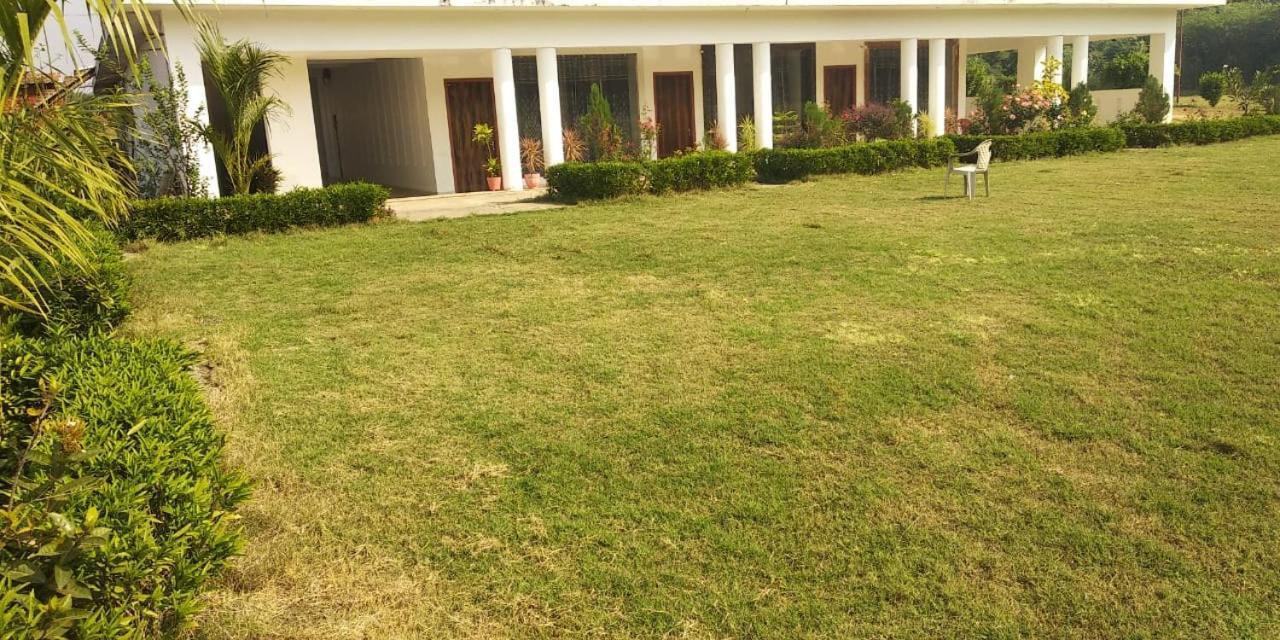 Hotel Radha Rani Mahal Khajurāho Esterno foto