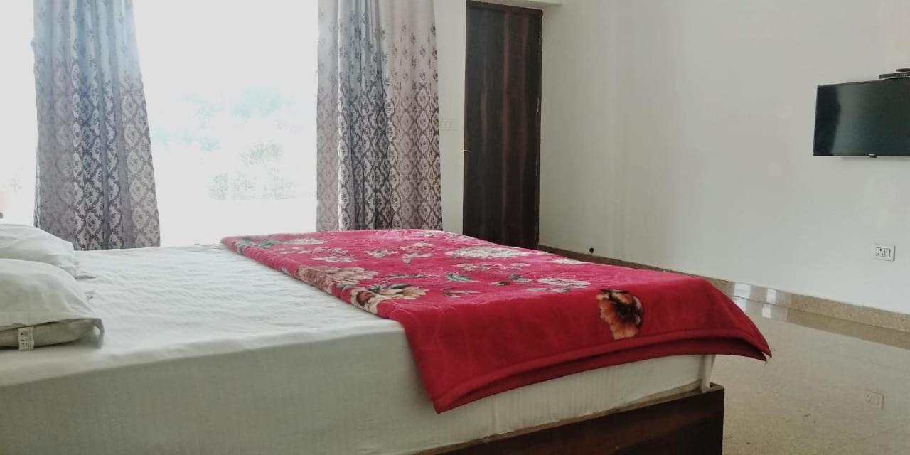 Hotel Radha Rani Mahal Khajurāho Esterno foto