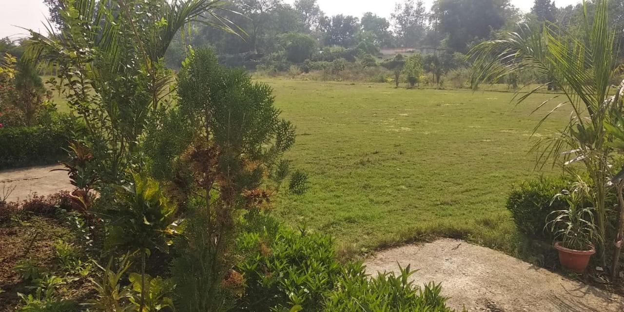 Hotel Radha Rani Mahal Khajurāho Esterno foto