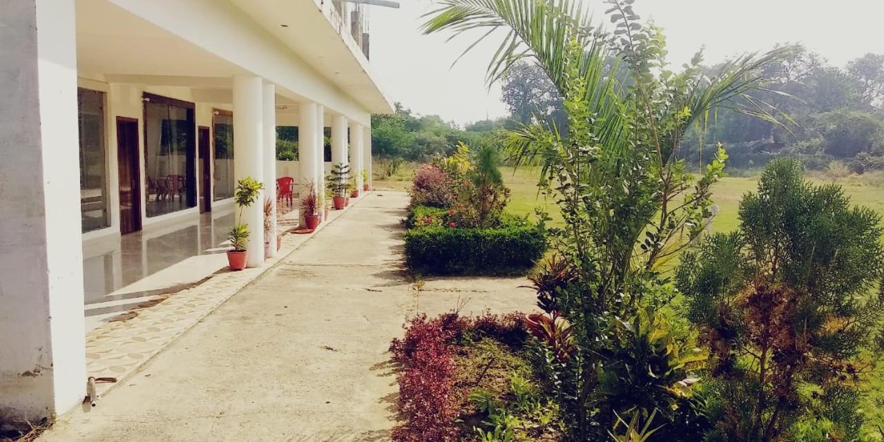 Hotel Radha Rani Mahal Khajurāho Esterno foto