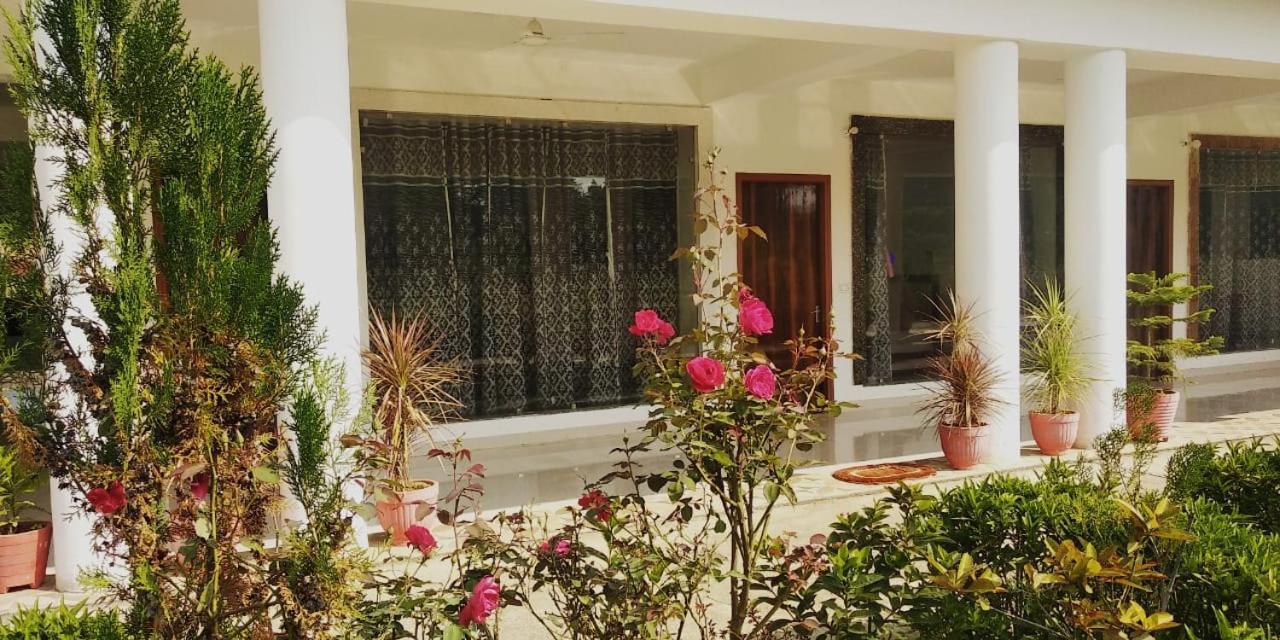 Hotel Radha Rani Mahal Khajurāho Esterno foto