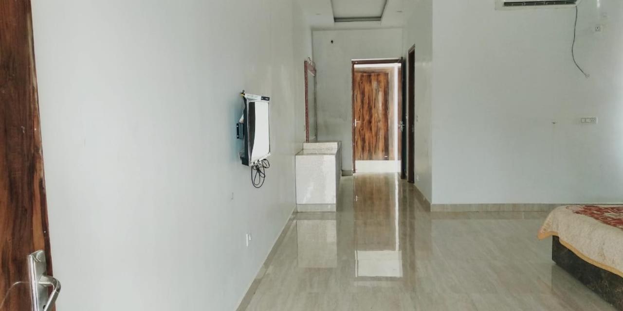 Hotel Radha Rani Mahal Khajurāho Esterno foto