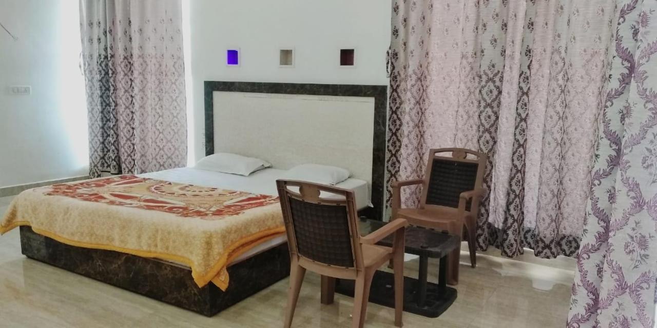 Hotel Radha Rani Mahal Khajurāho Esterno foto
