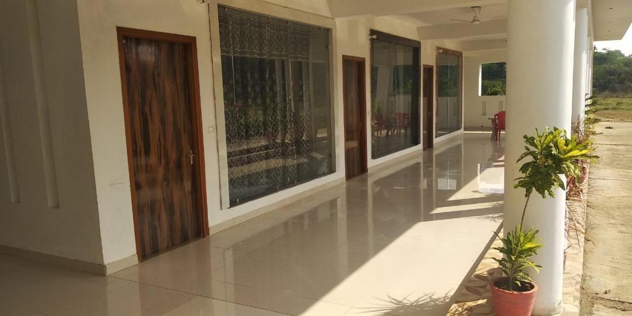 Hotel Radha Rani Mahal Khajurāho Esterno foto