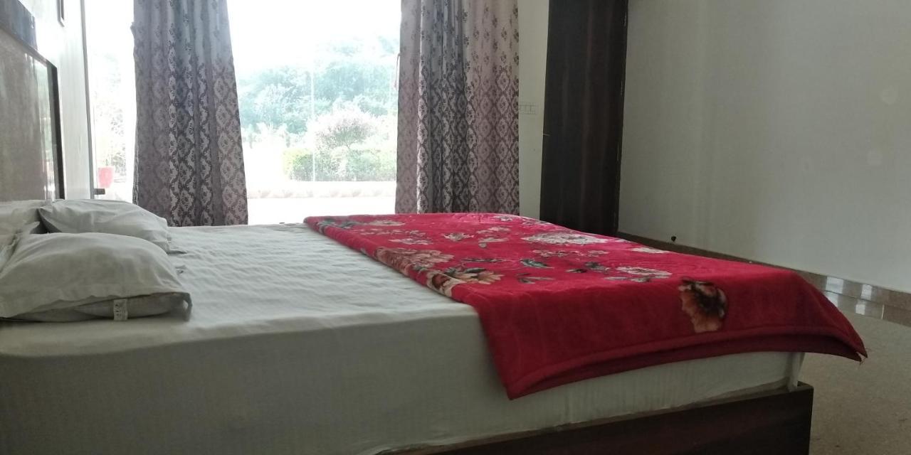 Hotel Radha Rani Mahal Khajurāho Esterno foto