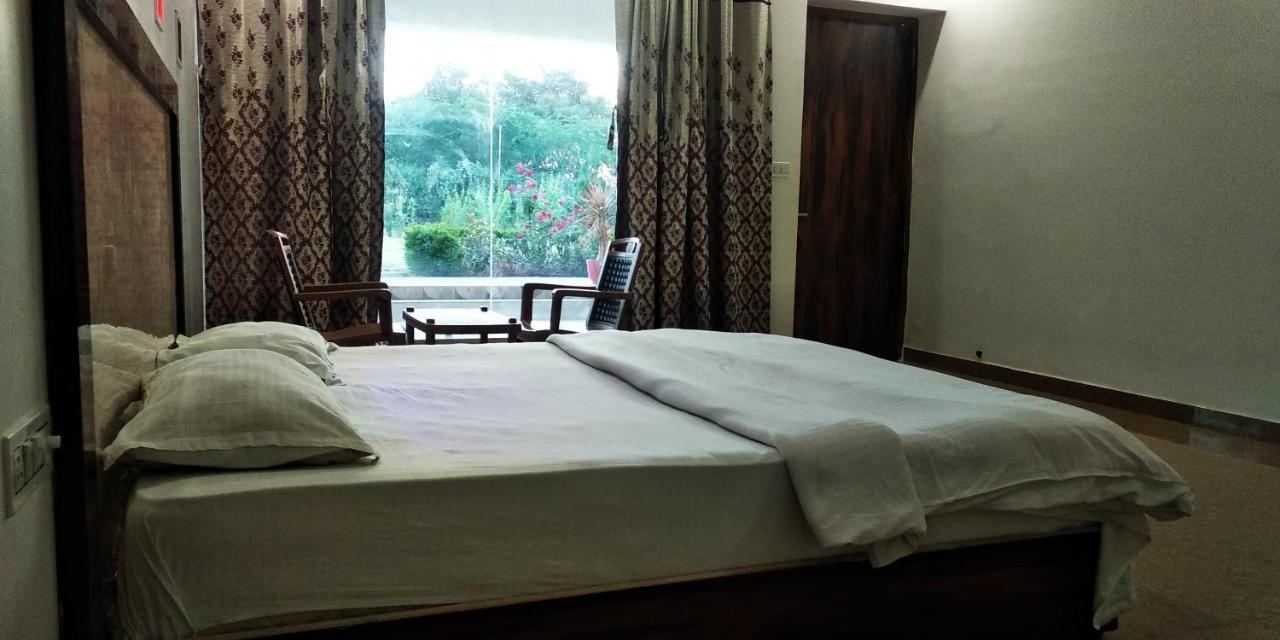 Hotel Radha Rani Mahal Khajurāho Esterno foto