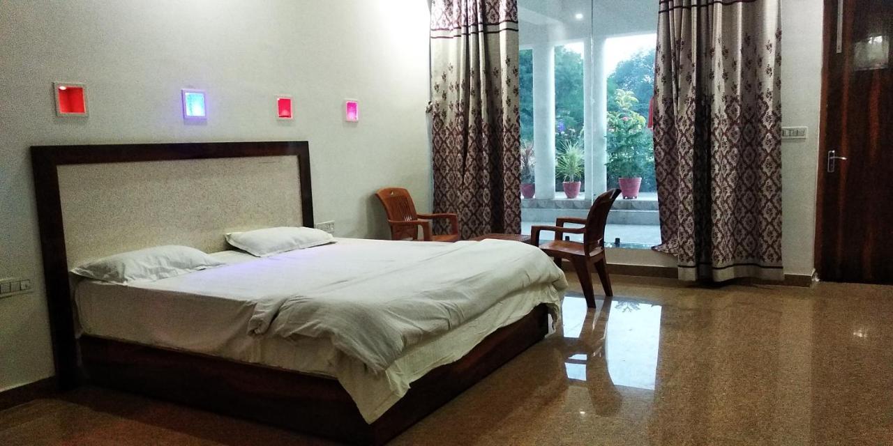 Hotel Radha Rani Mahal Khajurāho Esterno foto